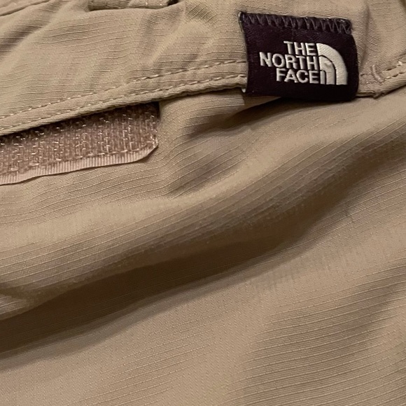 The North Face men’s small beige shorts - Picture 5 of 8